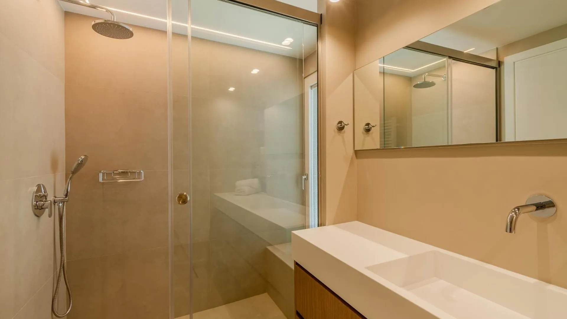 Dreamy 2 Bd Apt In The Heart Of The City By Hospi Heraklion  Heraklion (Crete)