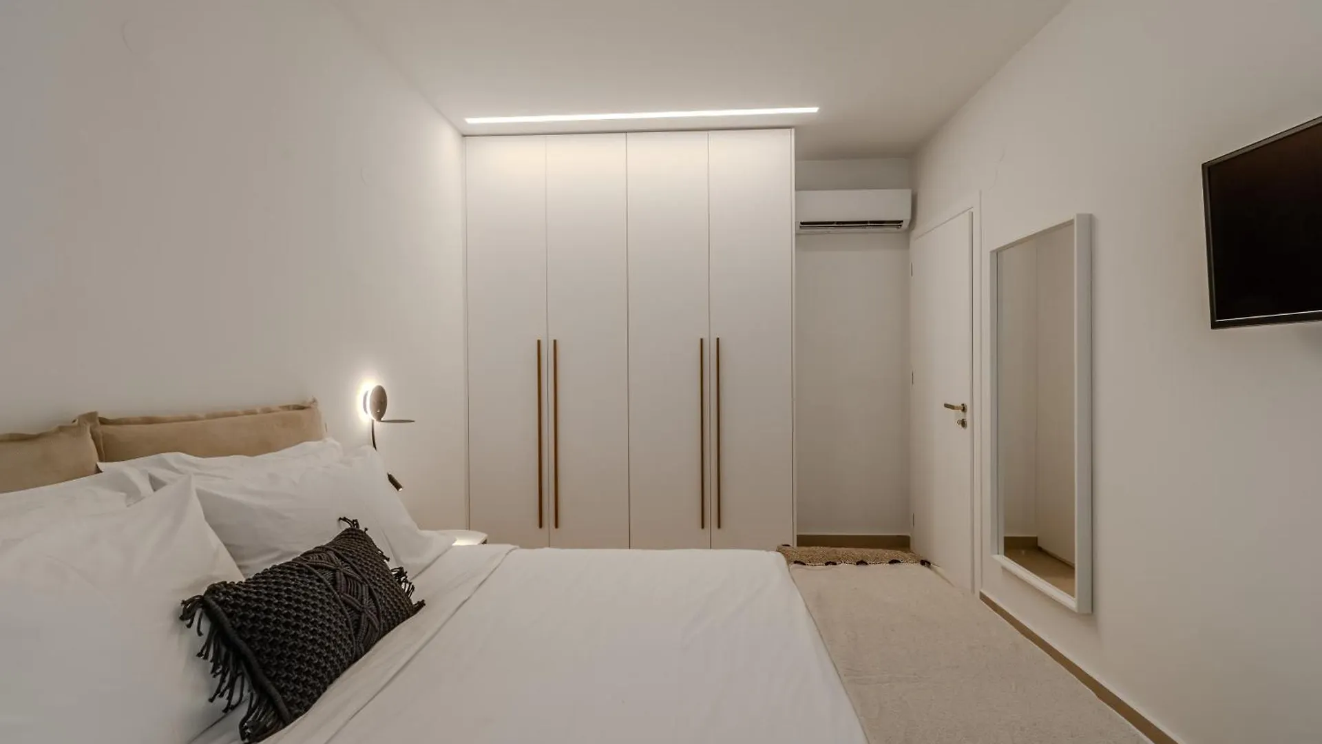Dreamy 2 Bd Apt In The Heart Of The City By Hospi Heraklion  0*, Heraklion (Crete)