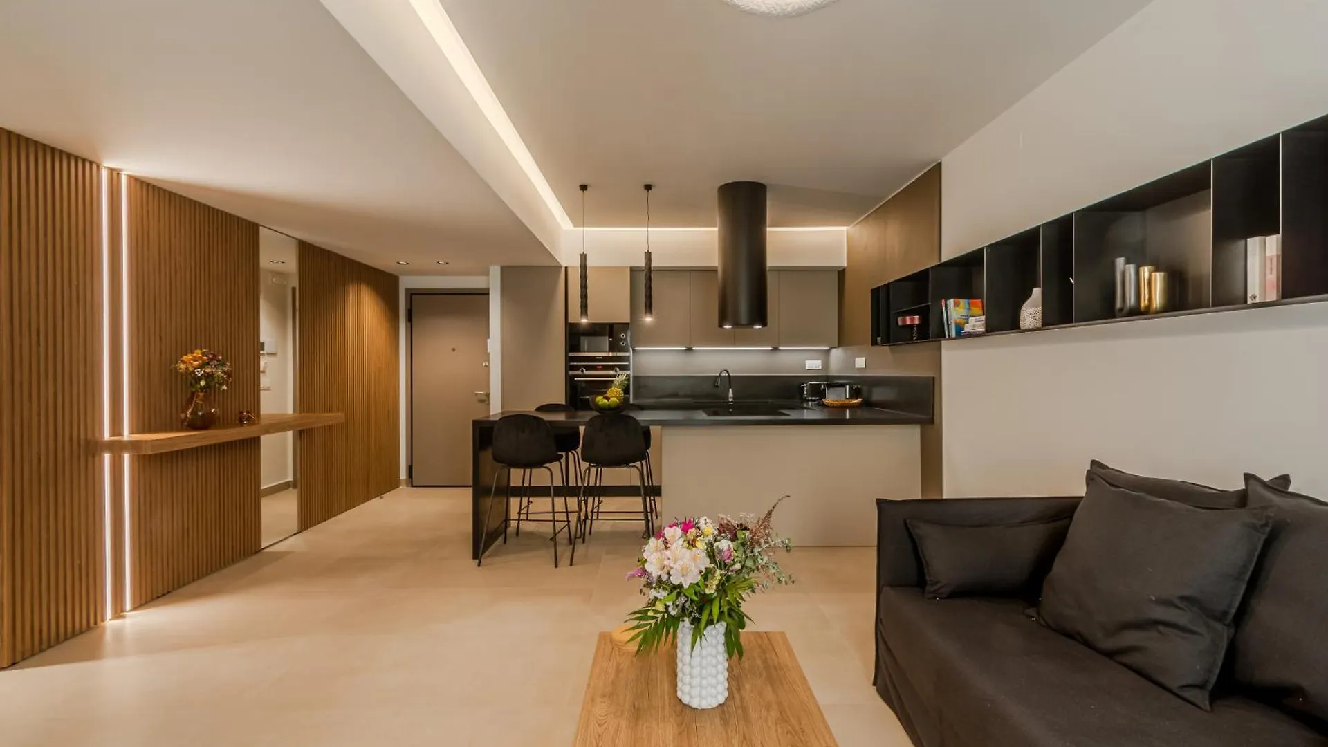 Dreamy 2 Bd Apt In The Heart Of The City By Hospi location